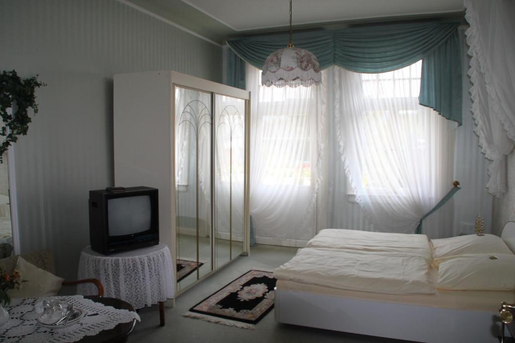 Hotel Villa Konigin Luise Bad Pyrmont Rum bild